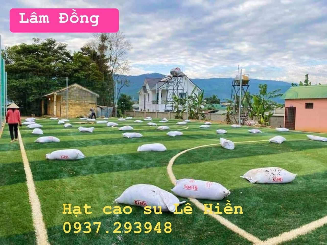 hạt ra sân bóng